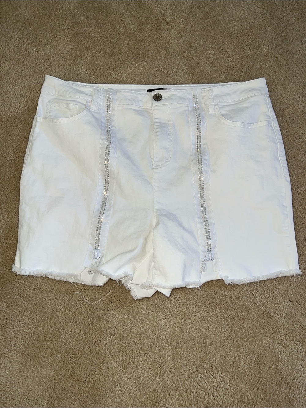 Fashion to Figure White Denim Shorts with Rhinestone Accent Zippers Sz18